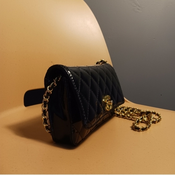 Fashion Design Like Chanel Black Patent Leather Quilted Crossbody Bag - Picture 6 of 16